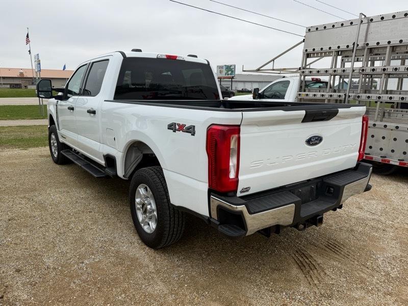 Ford F-250 SD XLT Crew Cab 4WD 2025