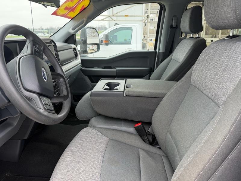 Ford F-250 SD XLT Crew Cab 4WD 2025