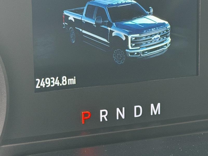 Ford F-250 SD XLT Crew Cab 4WD 2025