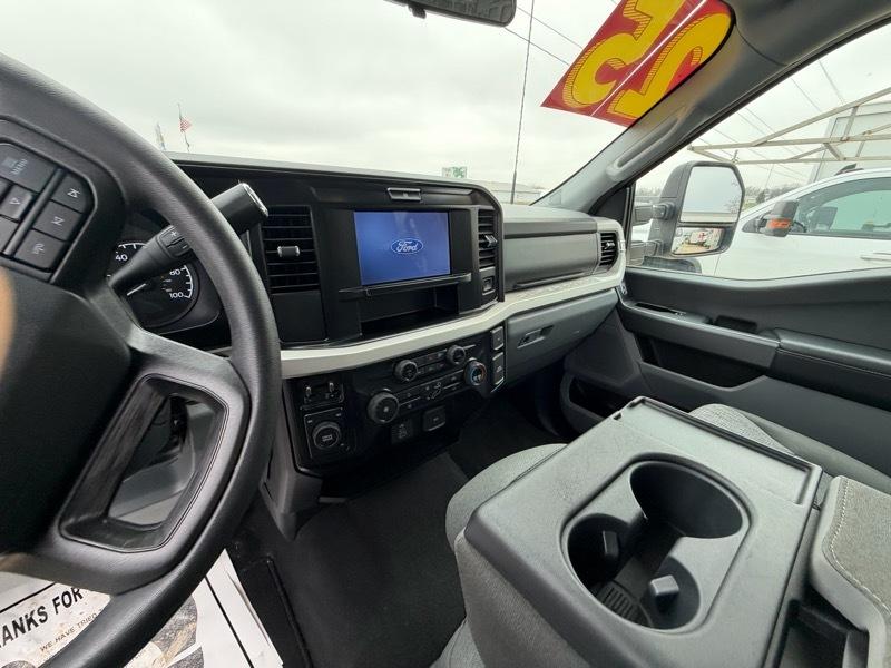 Ford F-250 SD XLT Crew Cab 4WD 2025