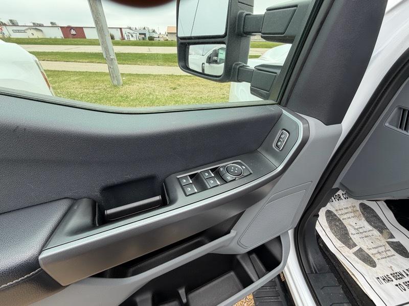 Ford F-250 SD XLT Crew Cab 4WD 2025