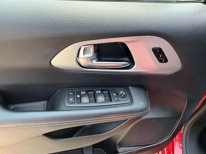 Chrysler Pacifica Limited 2025