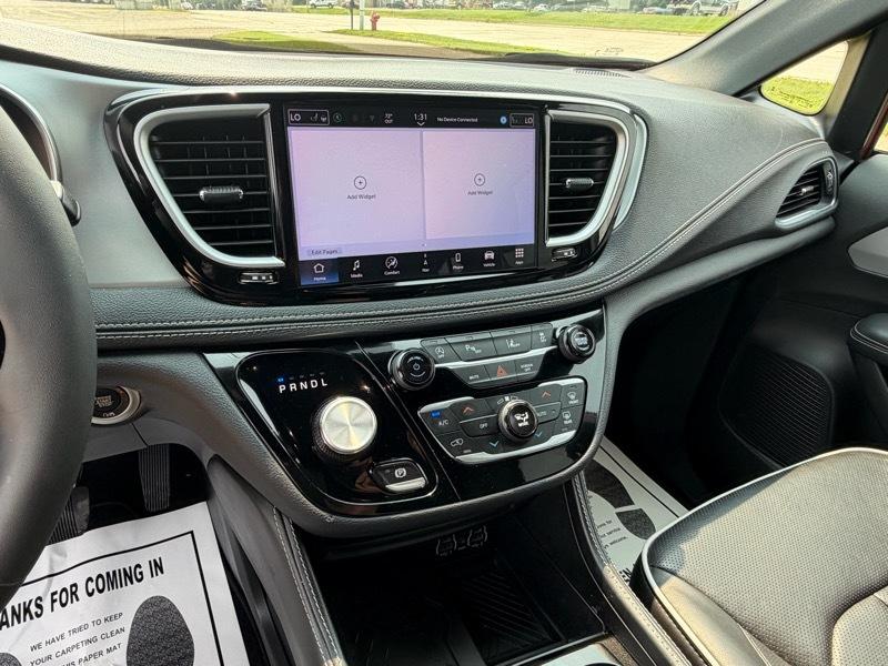 Chrysler Pacifica Limited 2025