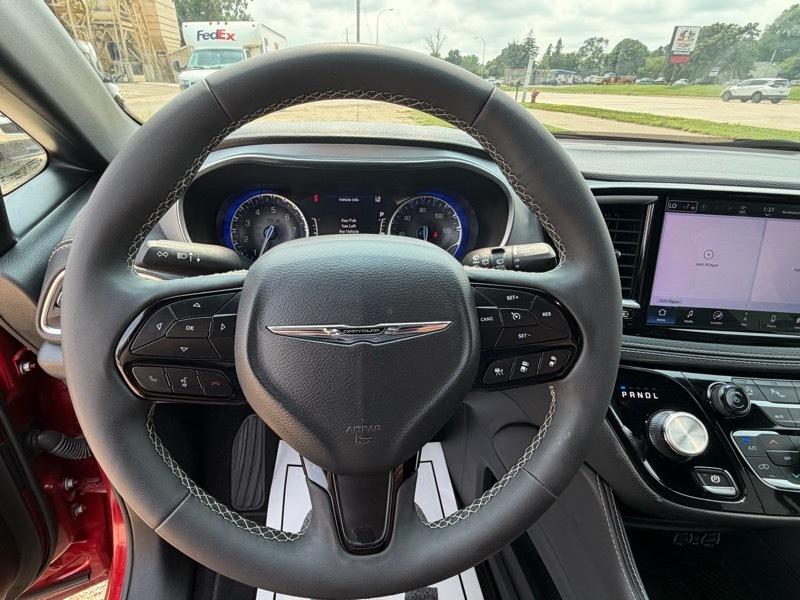 Chrysler Pacifica Limited 2025