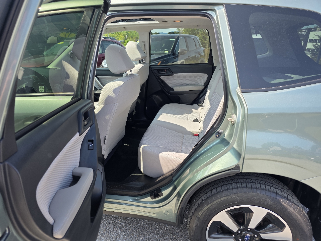 Subaru Forester 2.5i Premium PZEV CVT 2017 Subaru Forester 2.5i Premium PZEV CVT 2017
