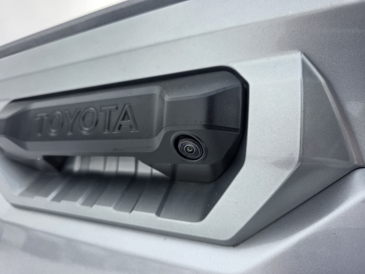 Toyota Tundra SR5 CrewMax 4WD 2024