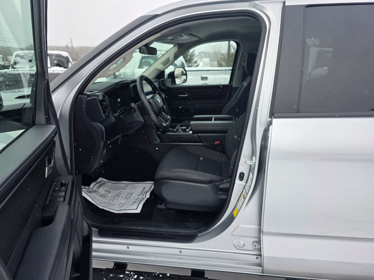 Toyota Tundra SR5 CrewMax 4WD 2024