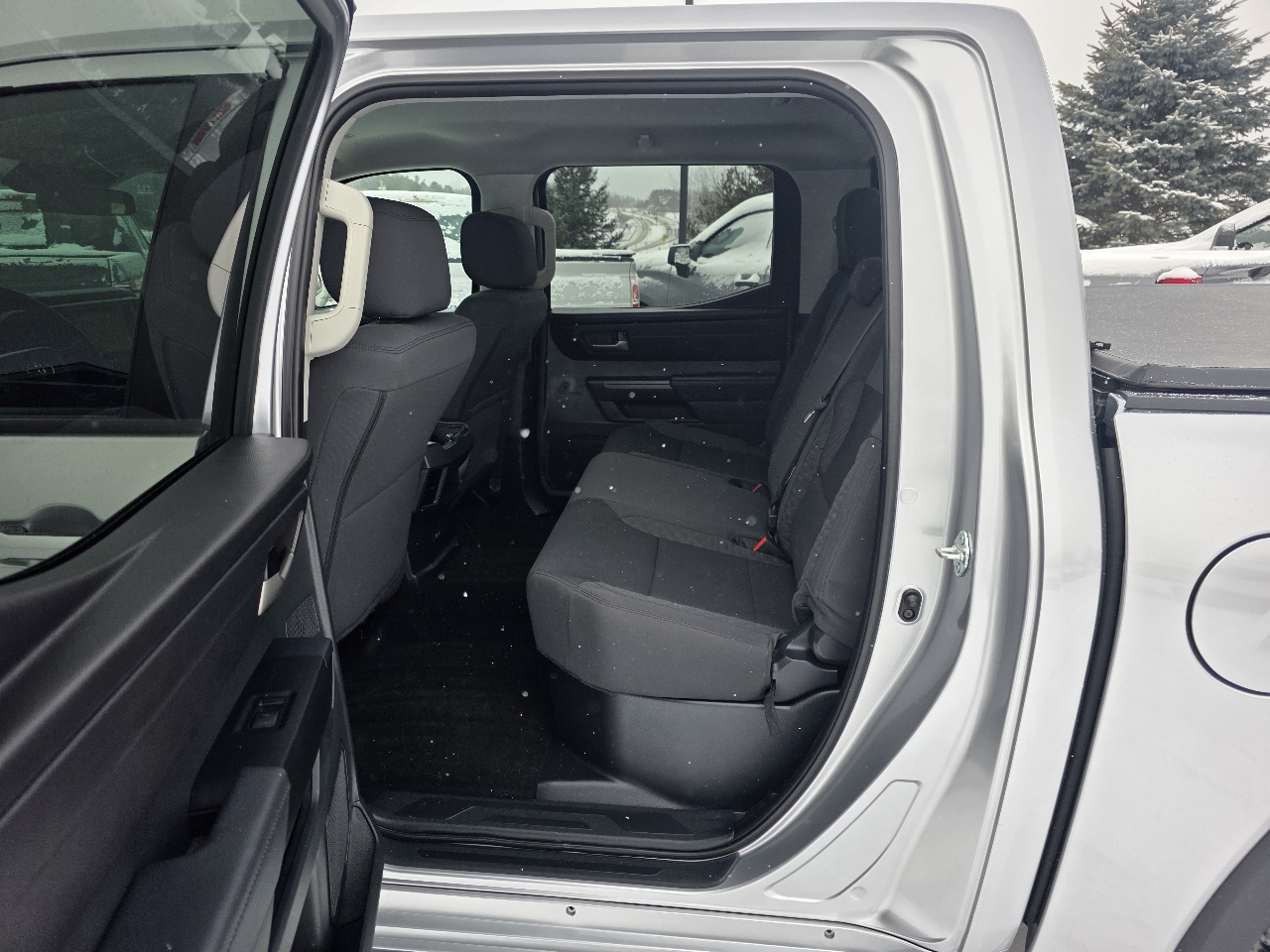 Toyota Tundra SR5 CrewMax 4WD 2024