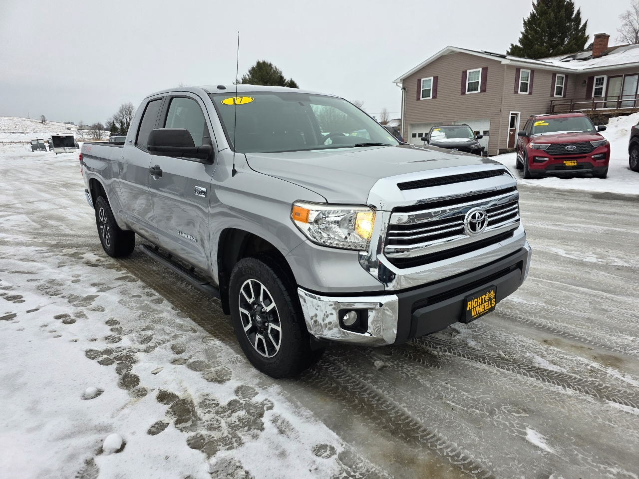 Toyota Tundra SR5 5.7L V8 Double Cab 4WD 2017