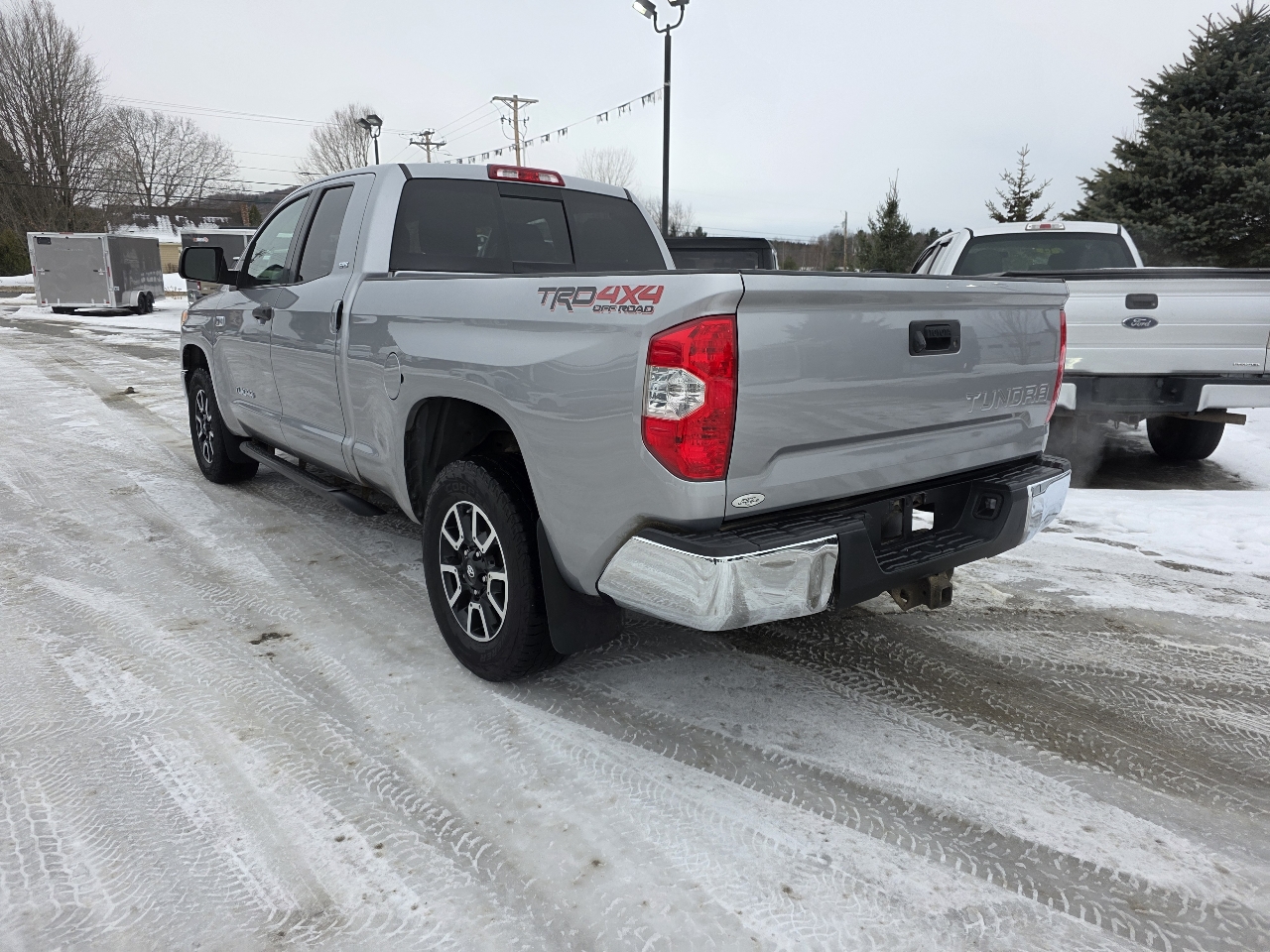 Toyota Tundra SR5 5.7L V8 Double Cab 4WD 2017
