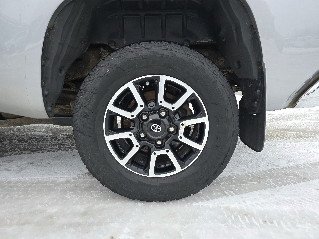 Toyota Tundra SR5 5.7L V8 Double Cab 4WD 2017