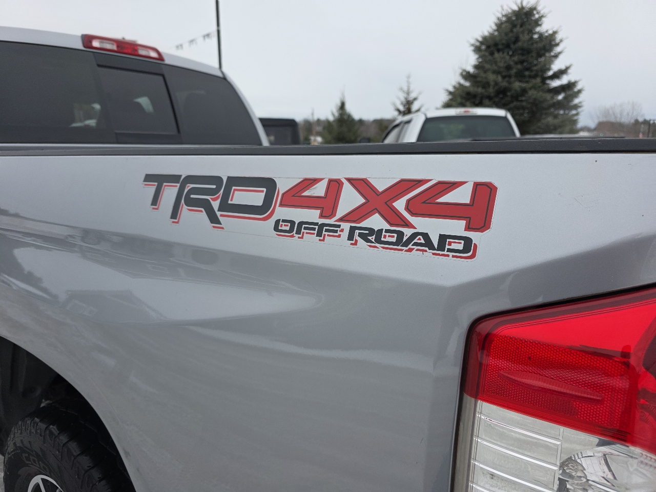 Toyota Tundra SR5 5.7L V8 Double Cab 4WD 2017