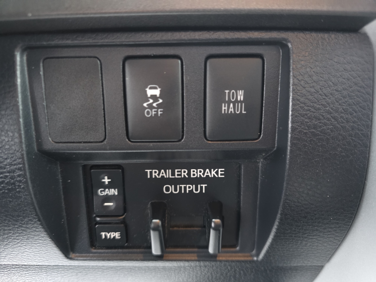 Toyota Tundra SR5 5.7L V8 Double Cab 4WD 2017