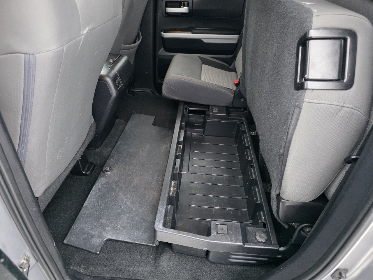 Toyota Tundra SR5 5.7L V8 Double Cab 4WD 2017