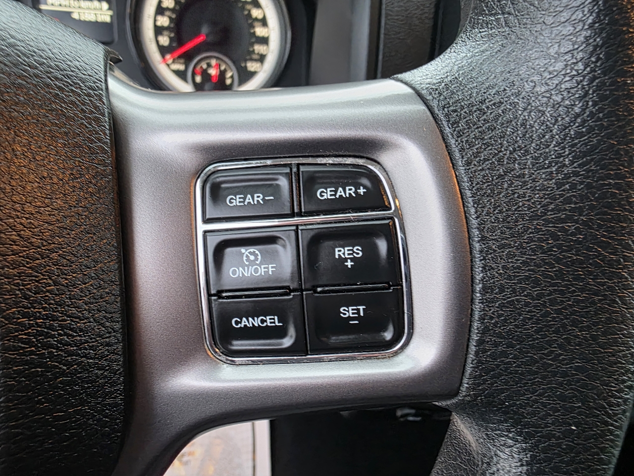 RAM 1500 Classic Tradesman Crew Cab SWB 4WD 2023