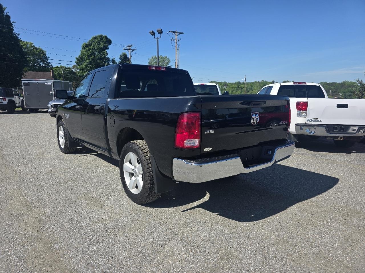 RAM 1500 Classic Tradesman Crew Cab SWB 4WD 2023