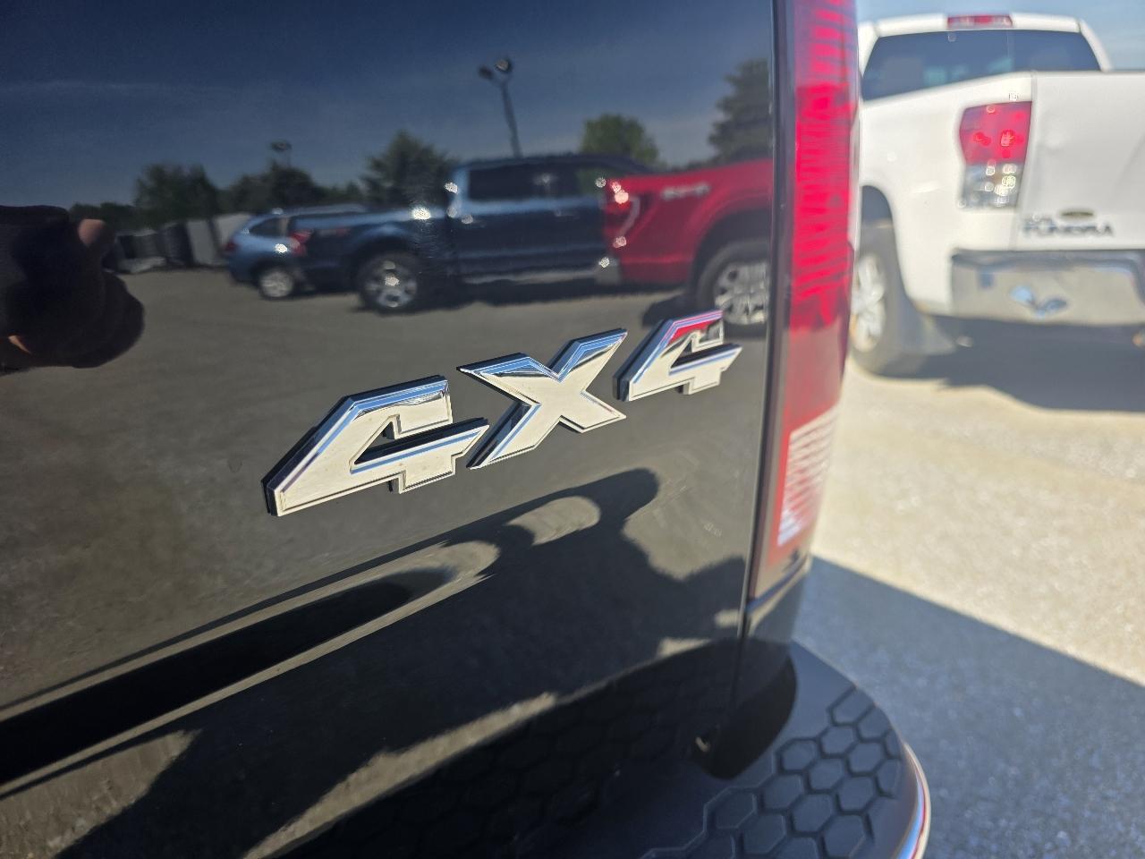 RAM 1500 Classic Tradesman Crew Cab SWB 4WD 2023