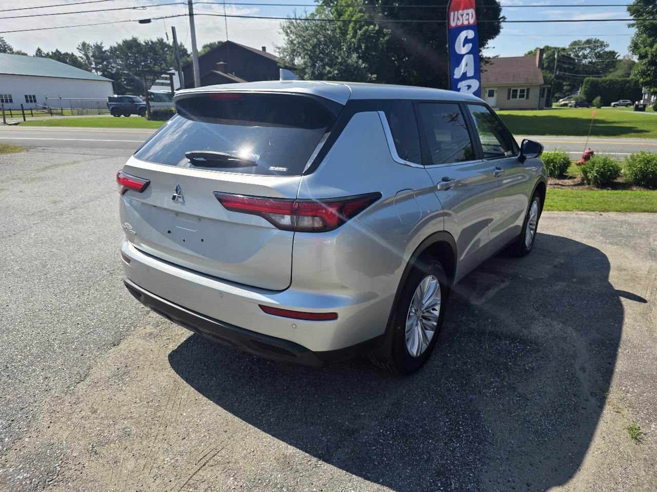 Mitsubishi Outlander ES AWD 2024
