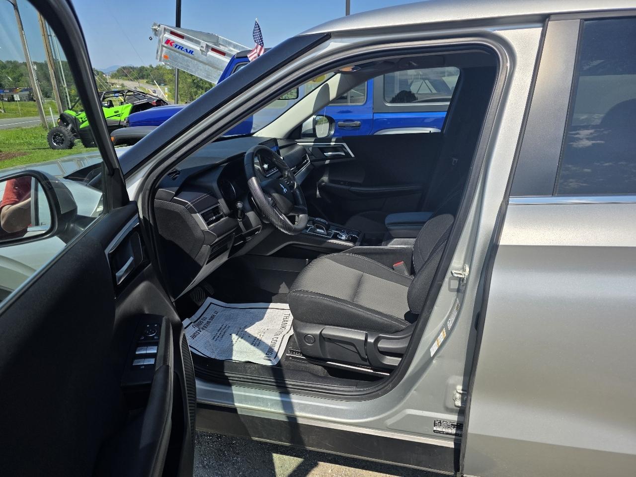 Mitsubishi Outlander ES AWD 2024