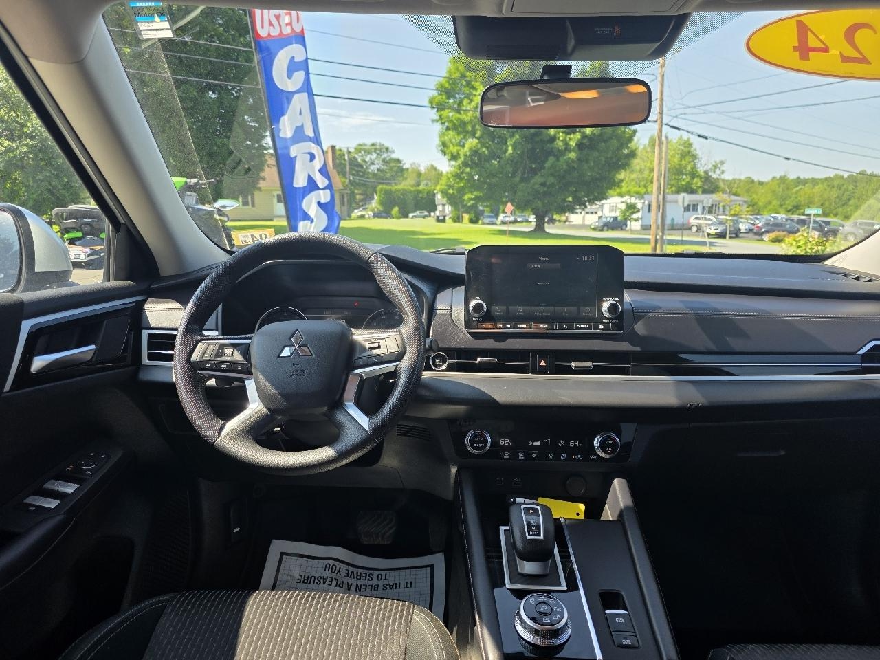 Mitsubishi Outlander ES AWD 2024