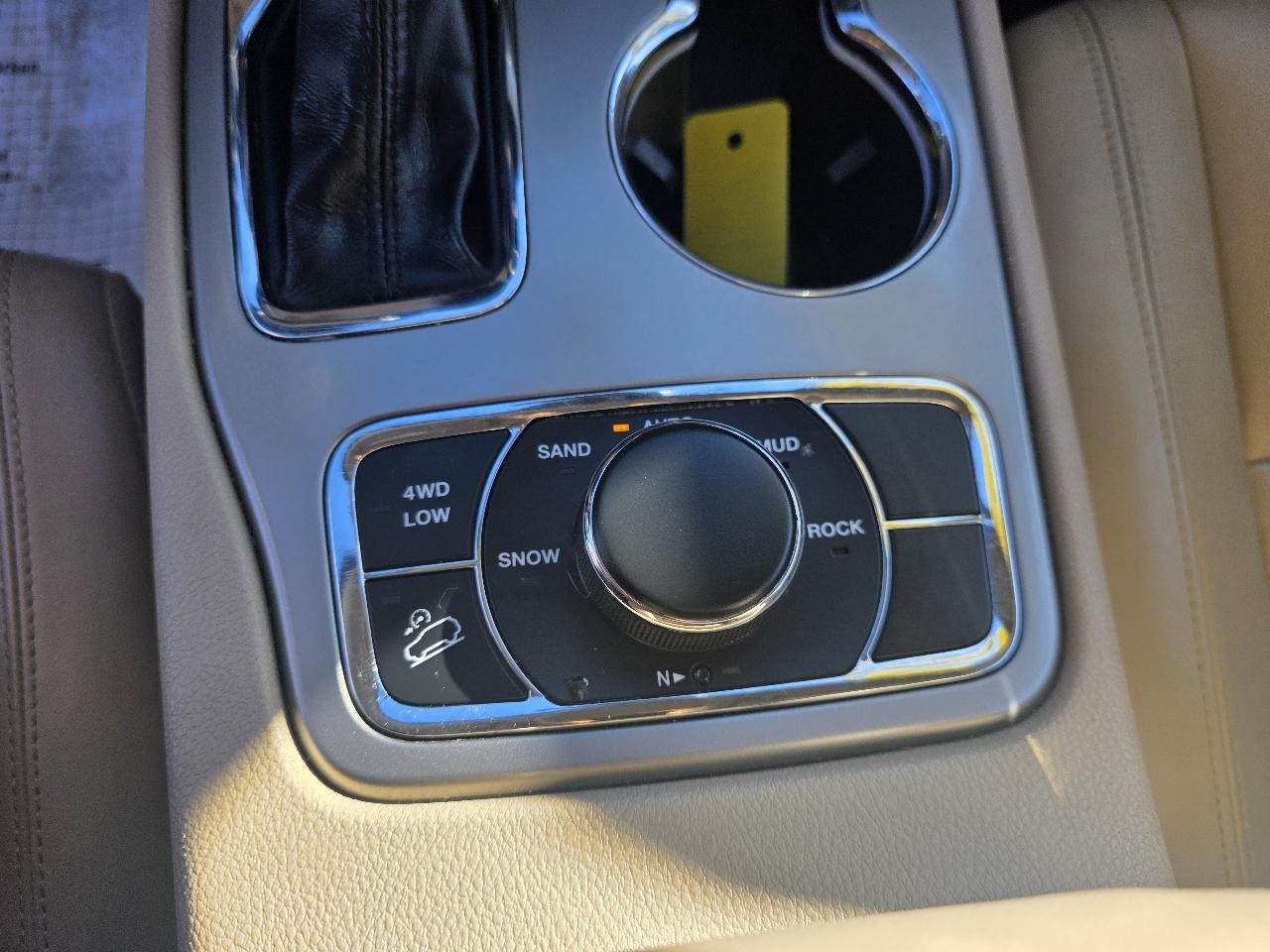 Jeep Grand Cherokee photo 17
