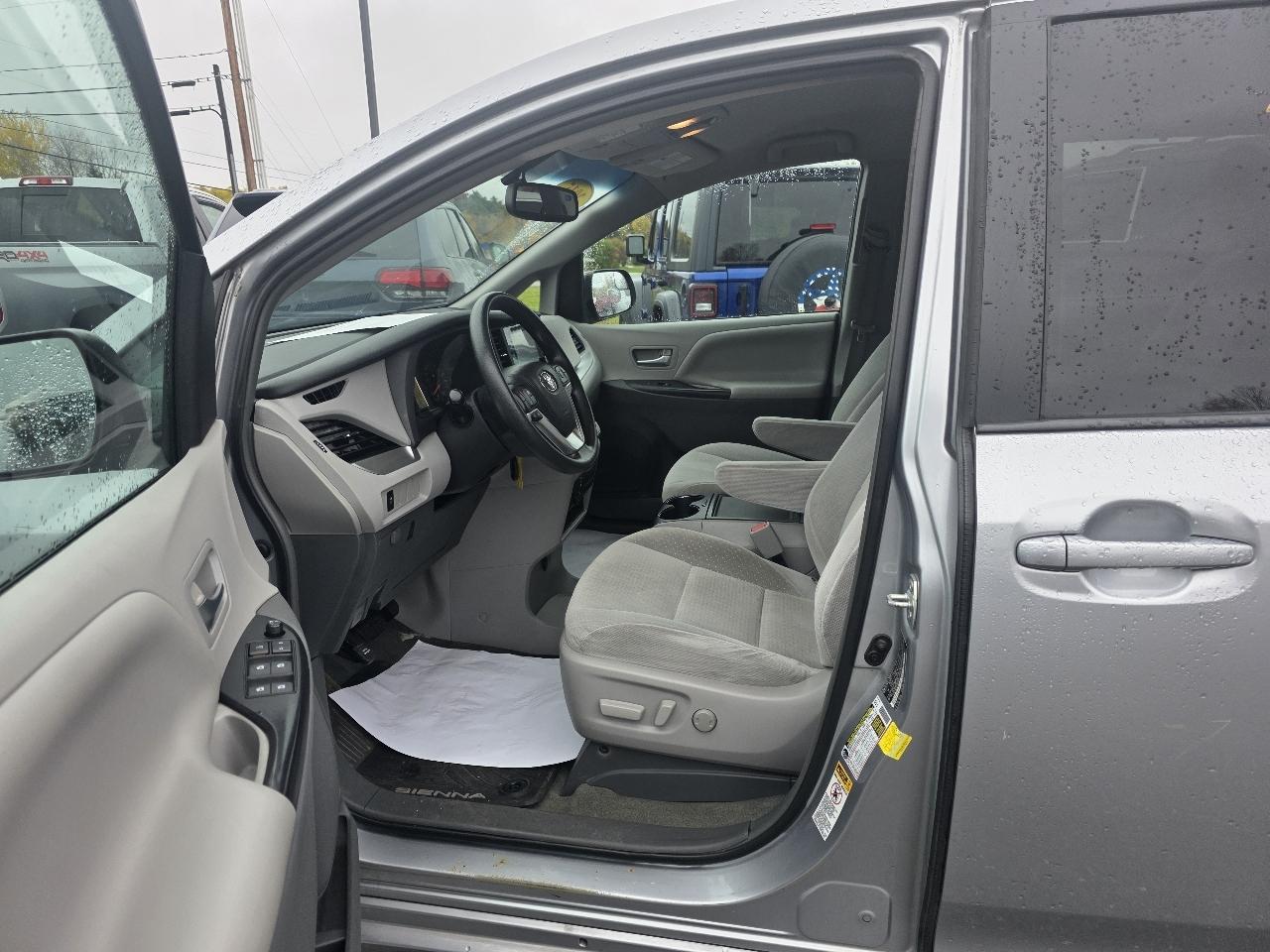 Toyota Sienna LE FWD 8-Passenger V6 2015