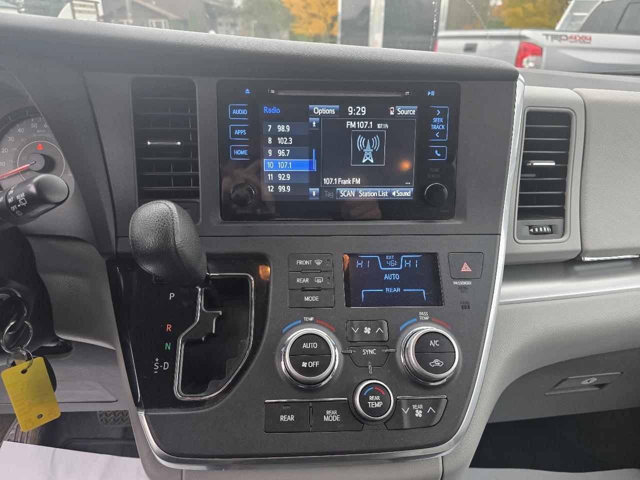 Toyota Sienna LE FWD 8-Passenger V6 2015