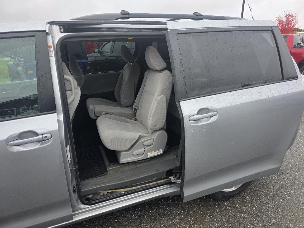 Toyota Sienna LE FWD 8-Passenger V6 2015