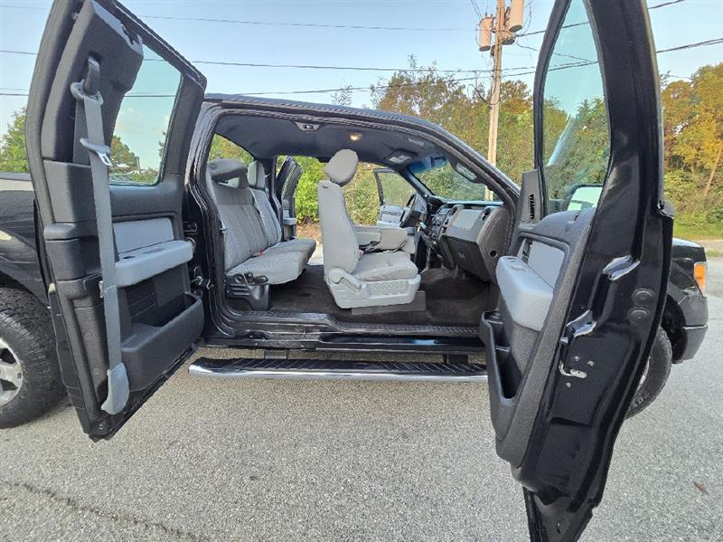 Ford F-150 XL SuperCab 8-ft. Bed 4WD 2014 Ford F-150 XL SuperCab 8-ft. Bed 4WD 2014