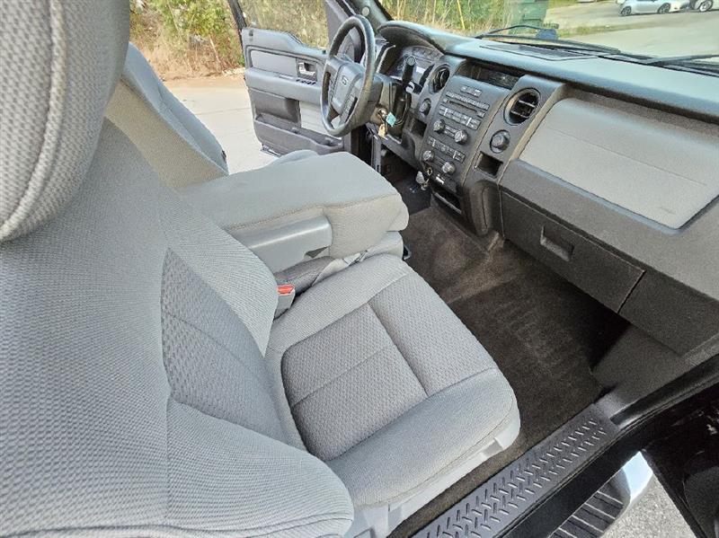 Ford F-150 XL SuperCab 8-ft. Bed 4WD 2014 Ford F-150 XL SuperCab 8-ft. Bed 4WD 2014