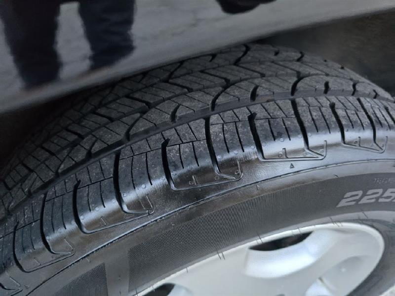 Toyota Highlander V6 2WD with 3rd-Row Seat 2007