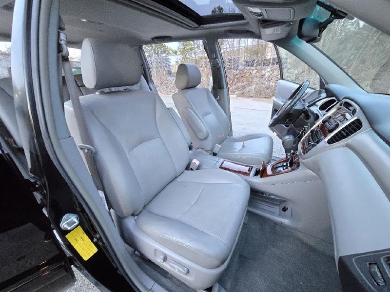 Toyota Highlander V6 2WD with 3rd-Row Seat 2007