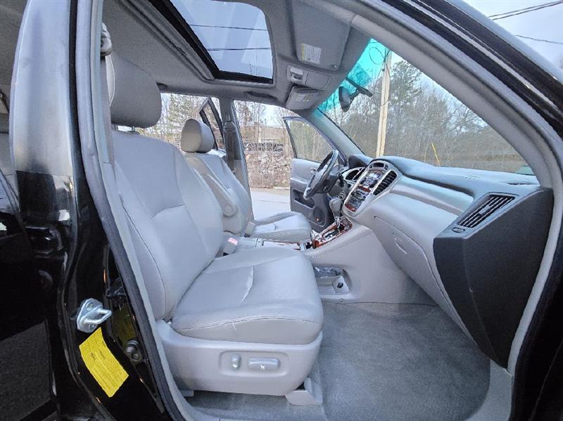 Toyota Highlander V6 2WD with 3rd-Row Seat 2007