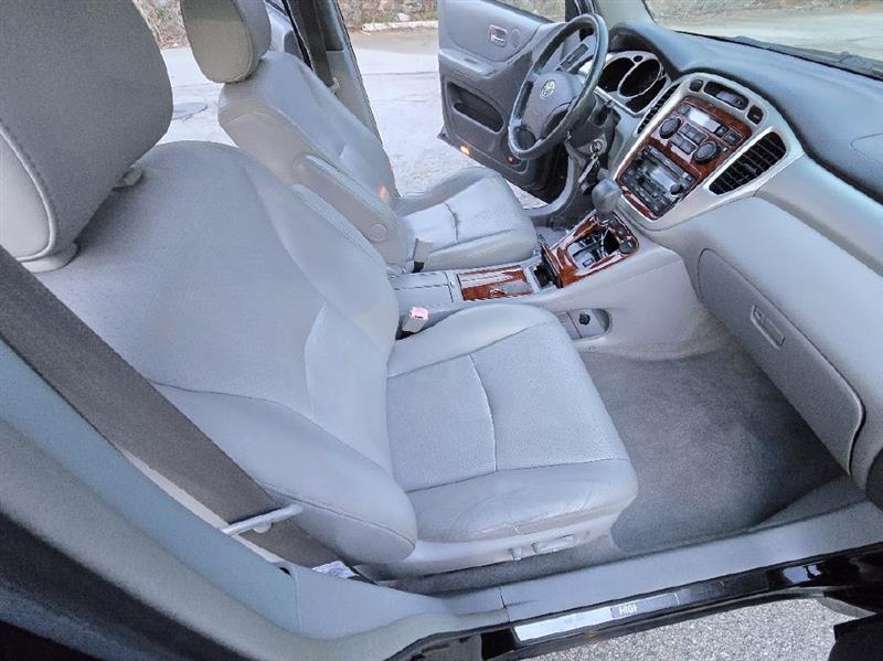 Toyota Highlander V6 2WD with 3rd-Row Seat 2007