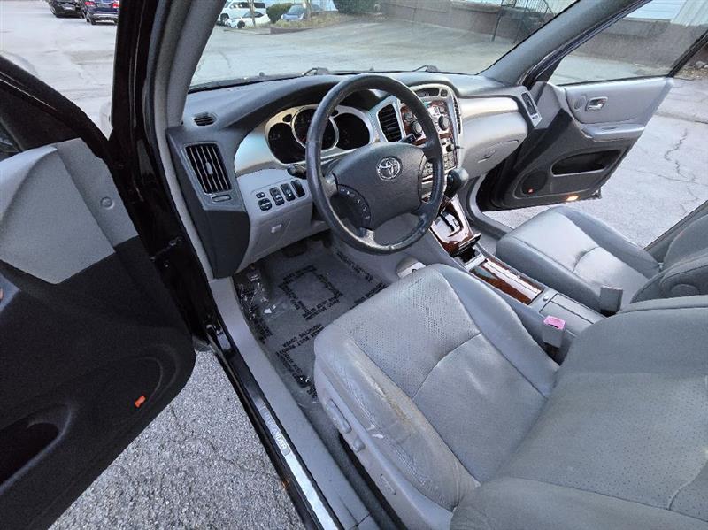 Toyota Highlander V6 2WD with 3rd-Row Seat 2007