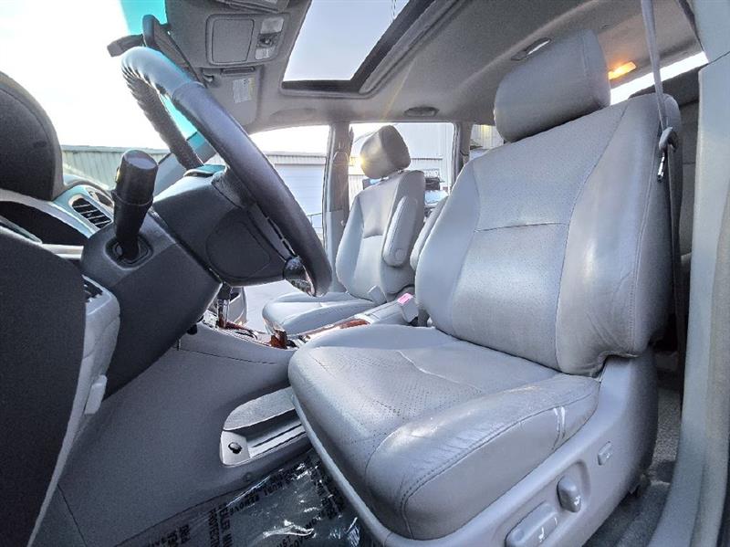 Toyota Highlander V6 2WD with 3rd-Row Seat 2007