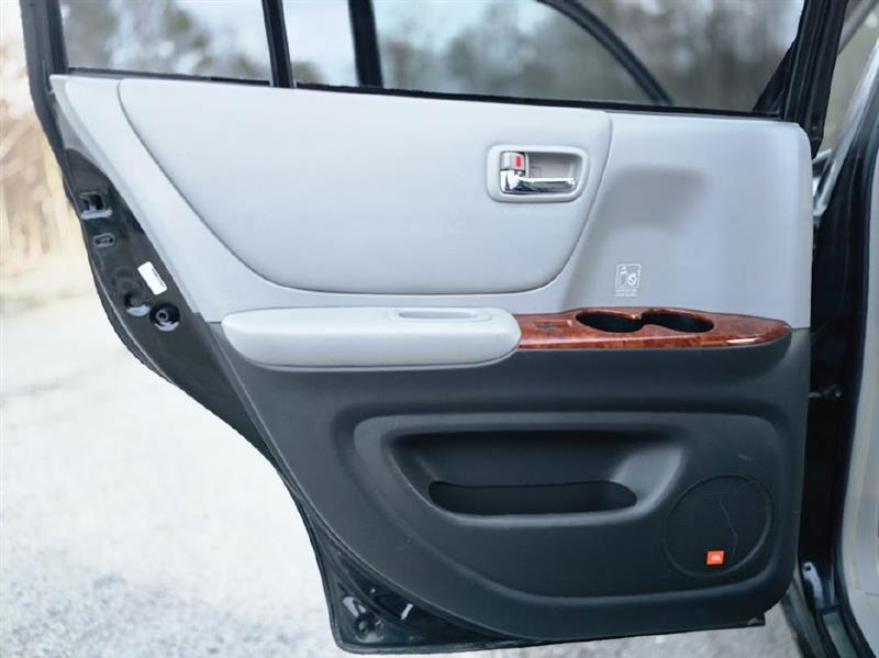 Toyota Highlander V6 2WD with 3rd-Row Seat 2007