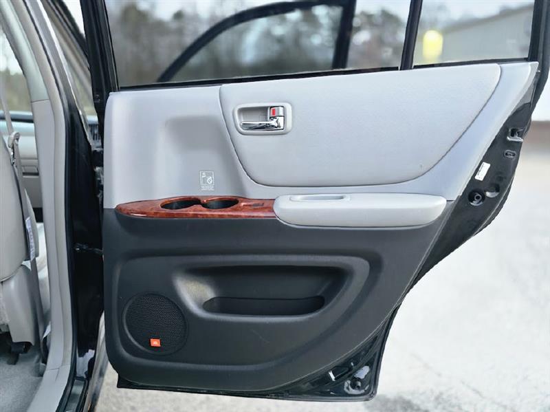 Toyota Highlander V6 2WD with 3rd-Row Seat 2007