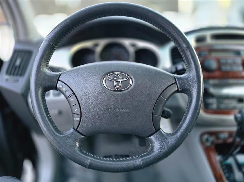 Toyota Highlander V6 2WD with 3rd-Row Seat 2007