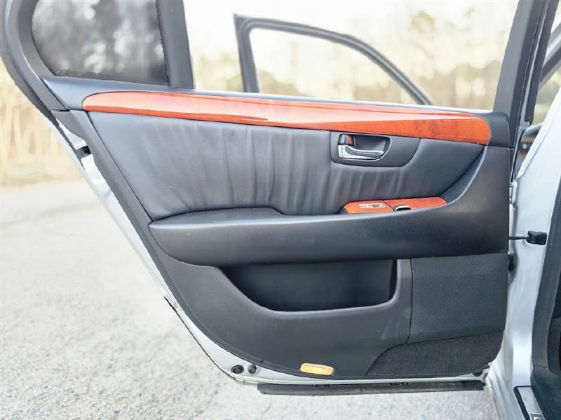 Lexus LS 430 Sedan 2004