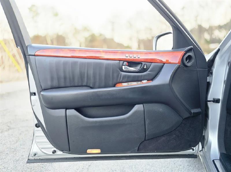 Lexus LS 430 Sedan 2004