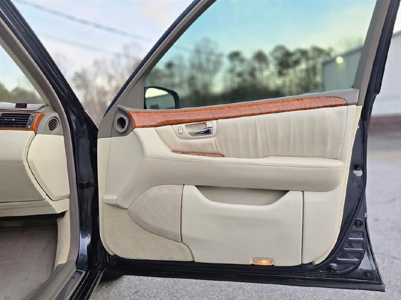 Lexus LS 430 Sedan 2004