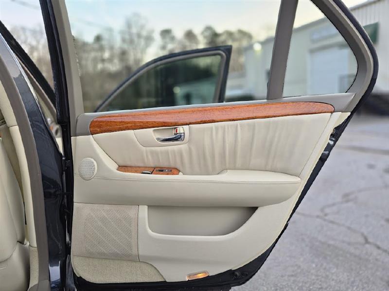 Lexus LS 430 Sedan 2004