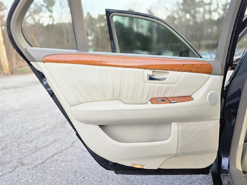 Lexus LS 430 Sedan 2004