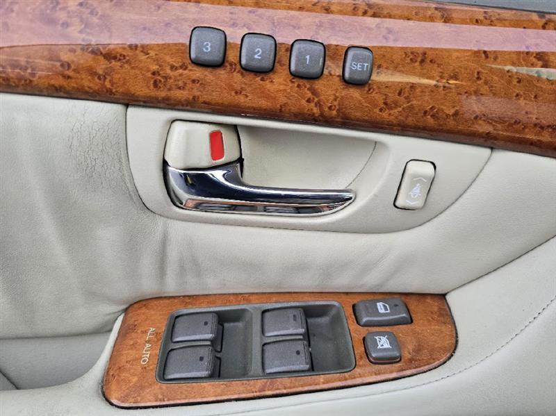 Lexus LS 430 Sedan 2004