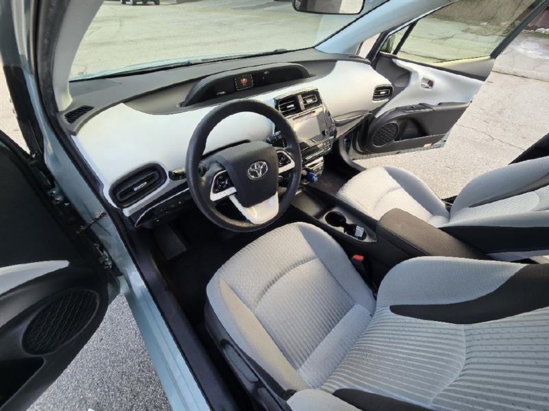 Toyota Prius Two 2017