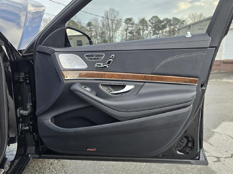 Mercedes-Benz S-Class S550 2015