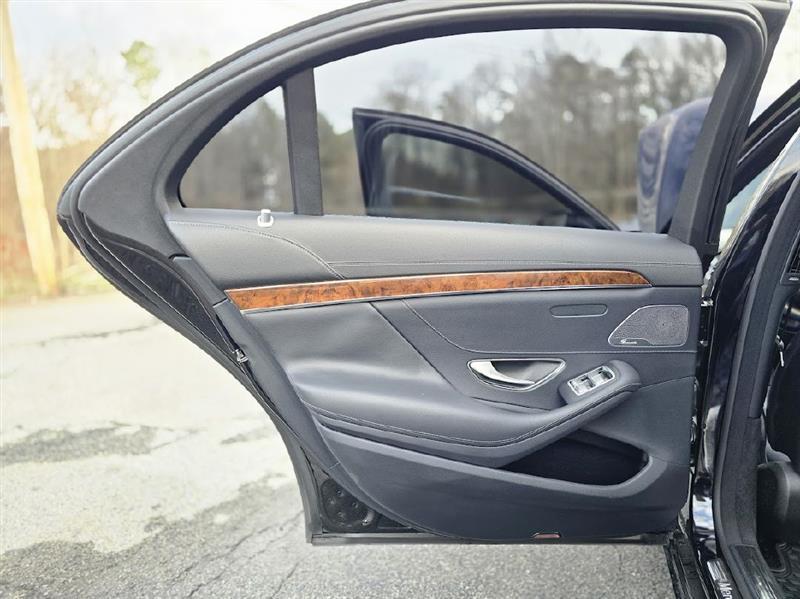 Mercedes-Benz S-Class S550 2015