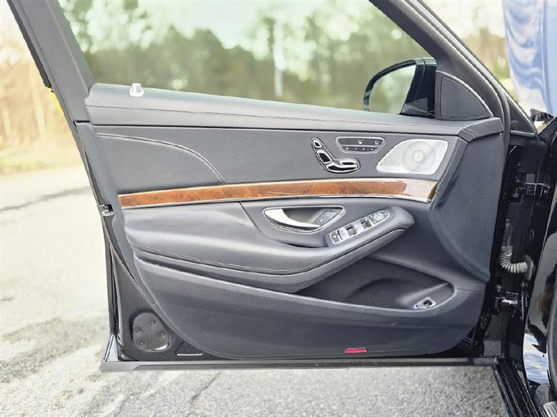 Mercedes-Benz S-Class S550 2015