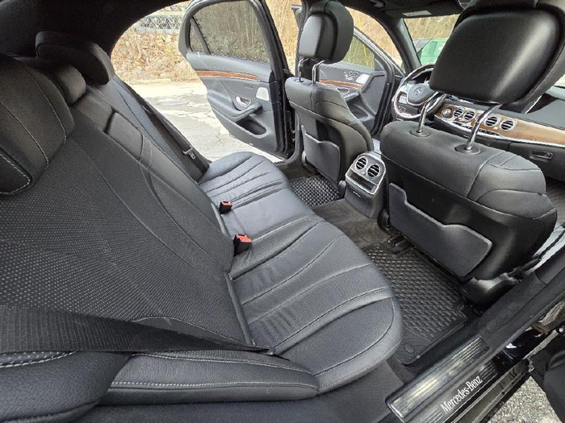 Mercedes-Benz S-Class S550 2015